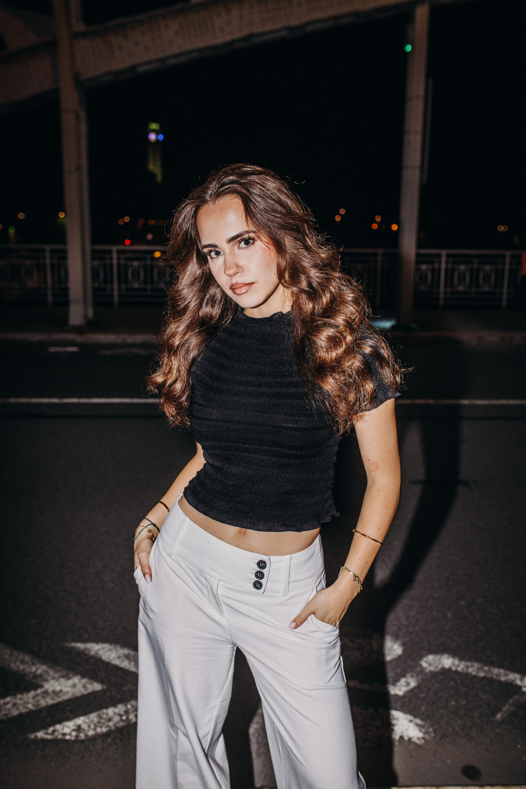 Adéla Žuchová, fotka na mostě Miloše Sýkory v Ostravě, týmový fotka pro Kožuch.online